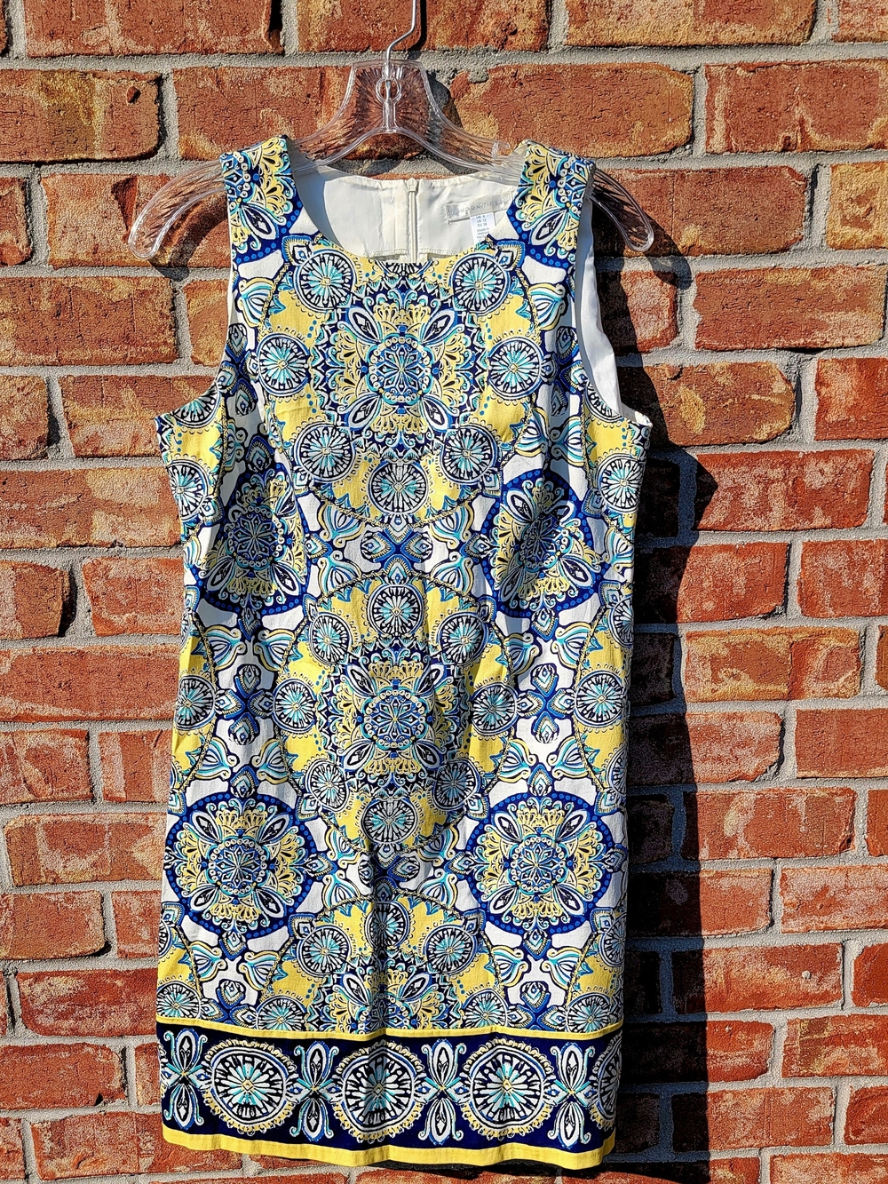 London Times Sleeveless Medallion Shift Dress in Yellow and Blue